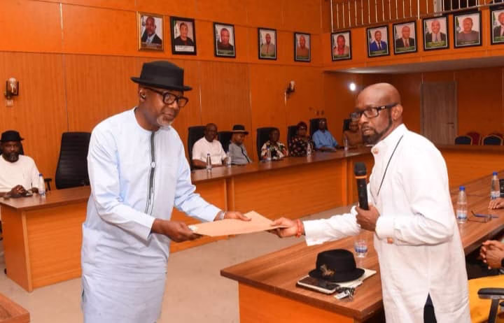 Chief of Staff to the Mayor, Mr. Glory Amadi (left) receiving a presentation from the President of OIUSA, Dr. Ugo Anyanwoke, on behalf of the Mayor.